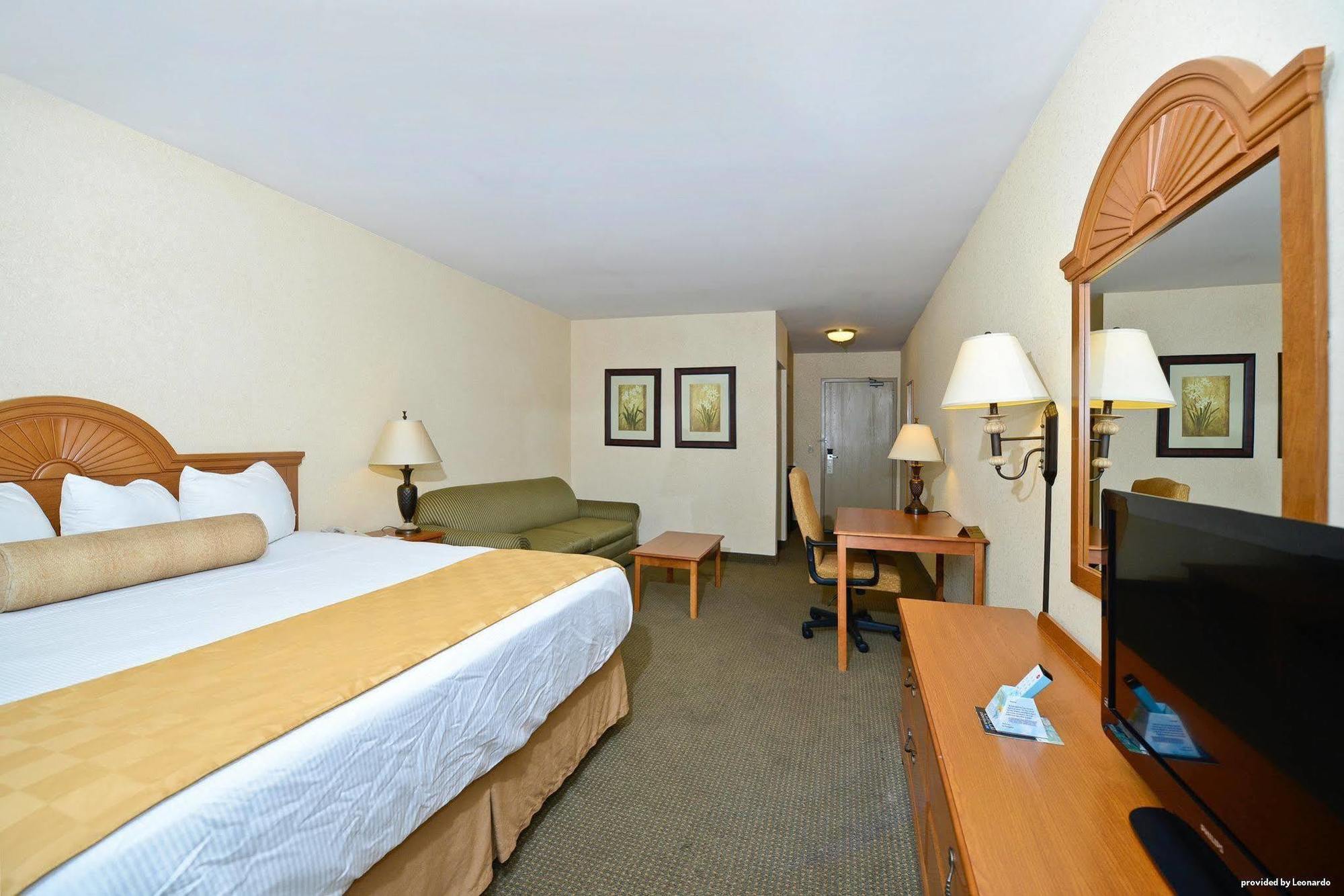 Best Western Of Long Beach Exterior photo